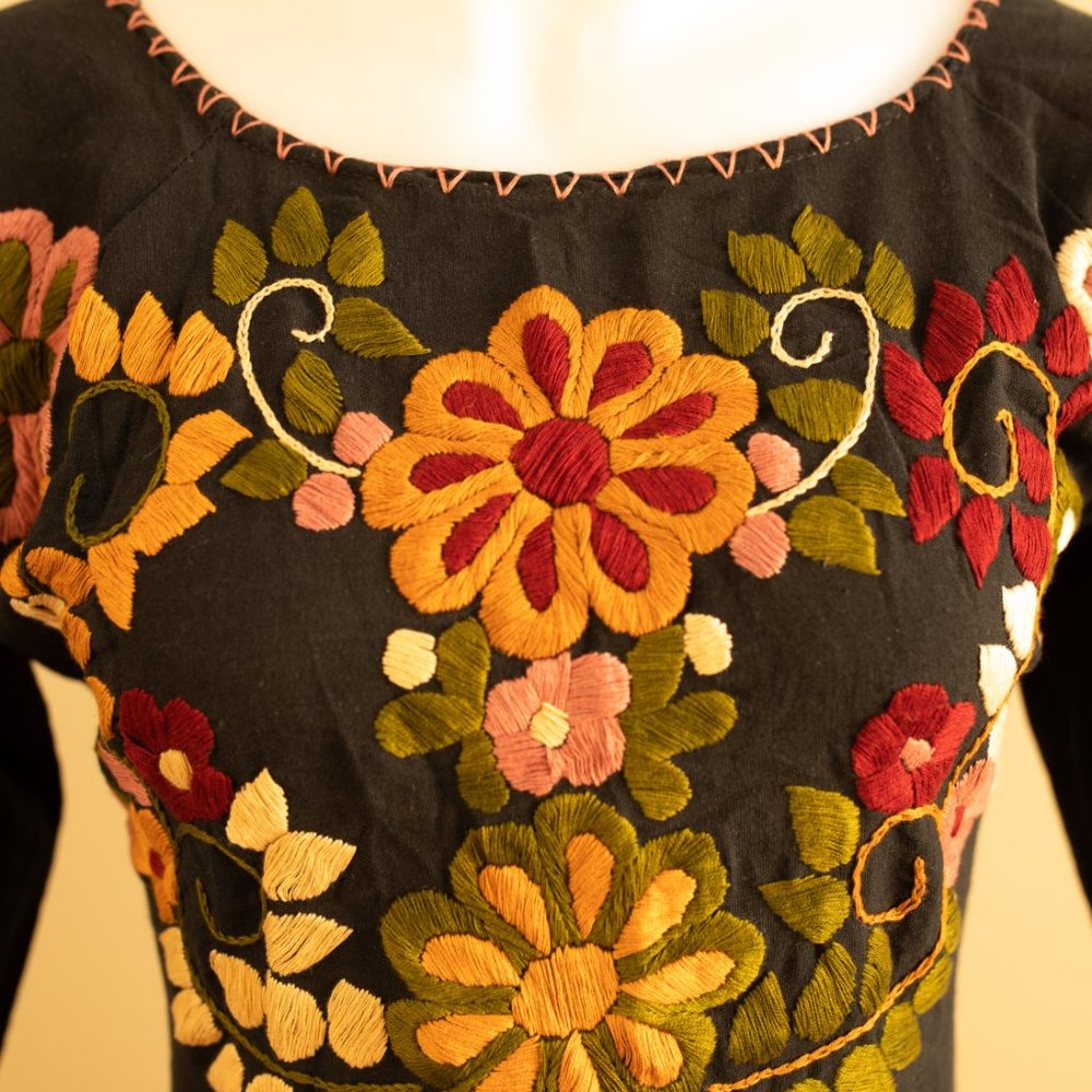 🌸 2 x $49 🌸 Beautiful hand embroidered Mexican dress - Picture 6 of 9